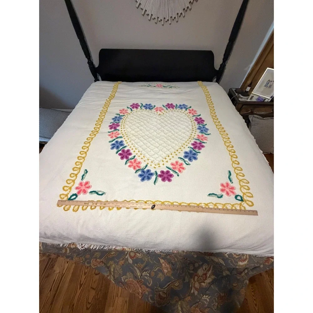 Vintage Chenille Floral Heart Bedspread White Cottagecore Twin Shabby Chic Retro